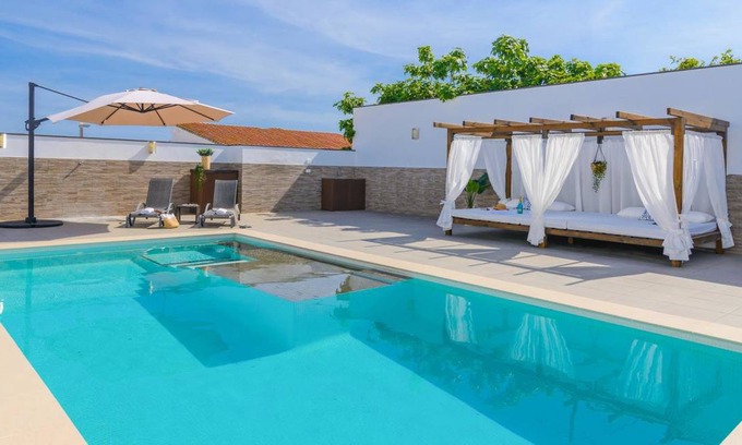 Almayate Bajo House | 200 m² House ∙ 3 bedrooms ∙ 8 guests