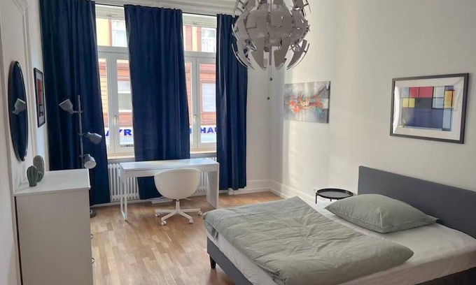 Bahnhofsviertel Resort | 220 m² Private room ∙ 1 bedroom ∙ 1 guest
