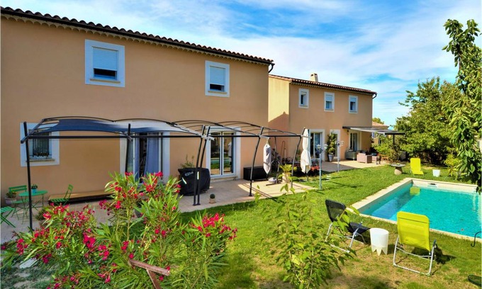 Sauveterre House | 240 m² House ∙ 6 bedrooms ∙ 12 guests