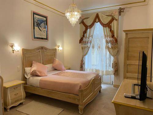 Centre Historique Bed & Breakfast | 25 m² Bed and breakfast ∙ 2 guests