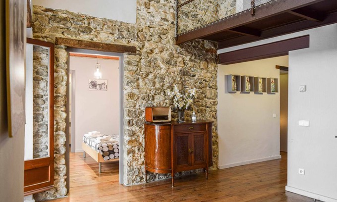 Besalu Apartment | 252 m² Apartment ∙ 3 bedrooms ∙ 8 guests