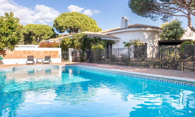 Calahonda Villa | 252 m² Villa ∙ 4 bedrooms ∙ 12 guests