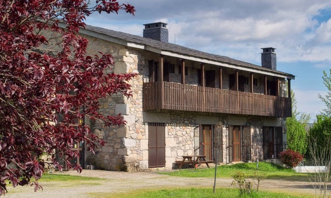 Cobreros House | 290 m² House ∙ 9 bedrooms ∙ 18 guests