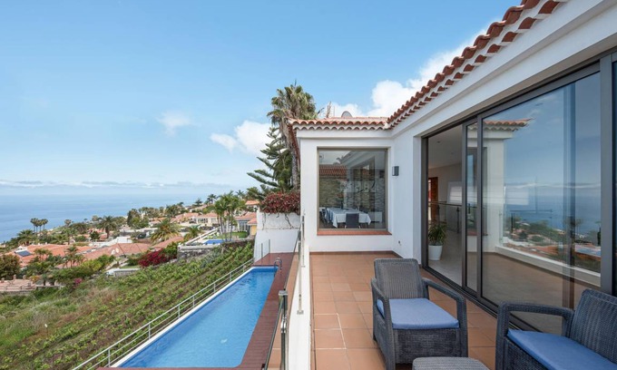 Las Cuevas House | 300 m² House ∙ 3 bedrooms ∙ 7 guests