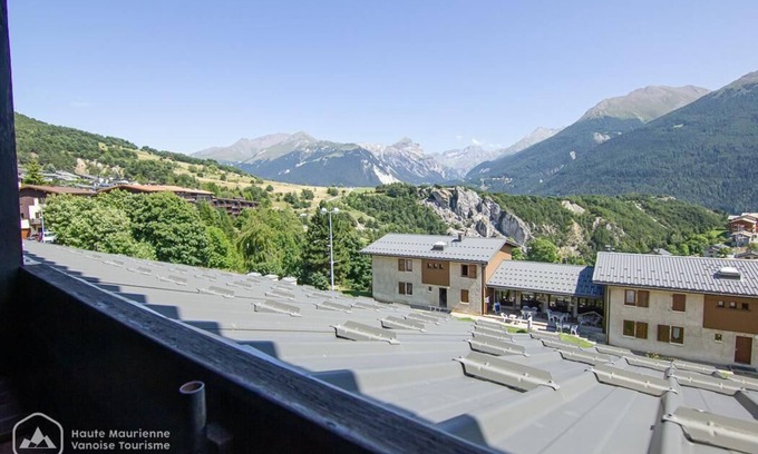 Aussois Apartment | 300m from ski slopes, 3rd floor, view open, balcony, tv, ski locker, 34m², Aussois