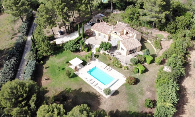 Est Villa | 300m2 Villa,Heated Pool, 7000m2 Garden, 8 People - Aix En Provence Center at 4km