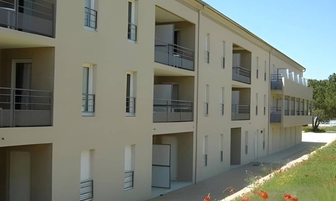 Bagnols-sur-Ceze Apartment | 31 m² Serviced apartment ∙ 4 guests