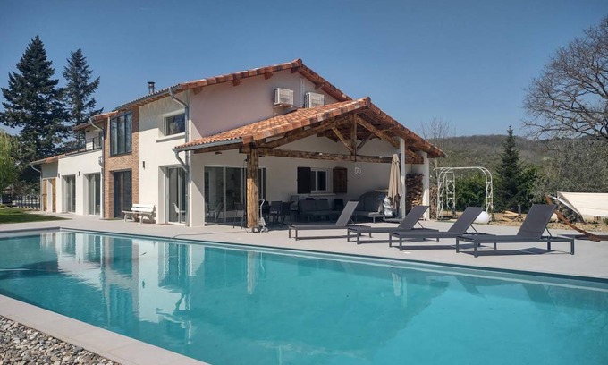 Buzet-sur-Tarn House | 326 m² Gîte ∙ 6 bedrooms ∙ 14 guests