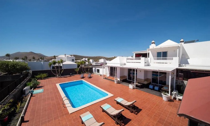 Conil House | 350 m² House ∙ 4 bedrooms ∙ 9 guests