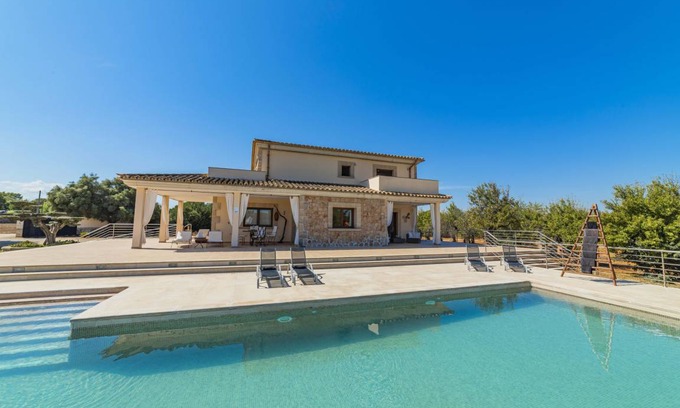 Alcudia Villa | 350 m² Villa ∙ 5 bedrooms ∙ 10 guests