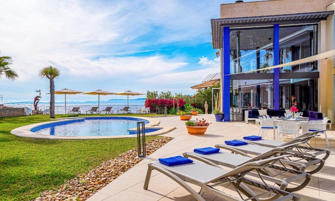 Badia Blava House | 396 m² House ∙ 4 bedrooms ∙ 8 guests