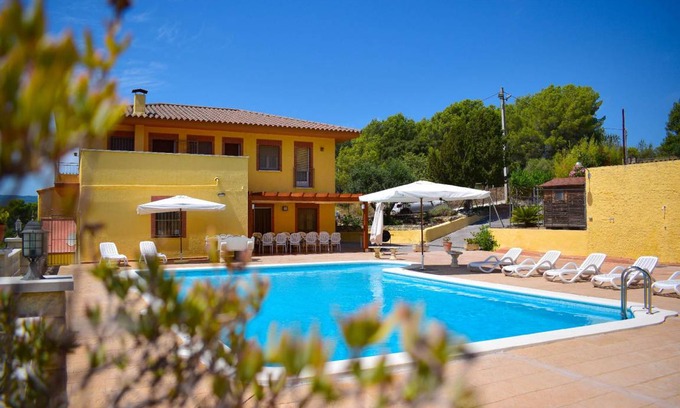 Castellet i la Gornal House | 400 m² House ∙ 7 bedrooms ∙ 17 guests