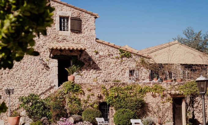 Darnius Apartment | 400 m² Apartment ∙ 4 bedrooms ∙ 7 guests