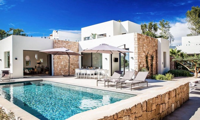 Santa Eulalia del Rio Villa | 436 m² Villa ∙ 4 bedrooms ∙ 8 guests