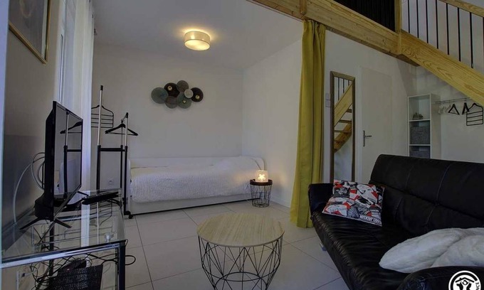 Beynost House | 44 m² Gîte ∙ 1 bedroom ∙ 5 guests