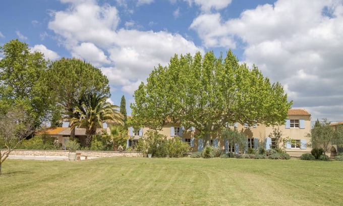 Graveson Villa | 450 m² Villa ∙ 5 bedrooms ∙ 16 guests