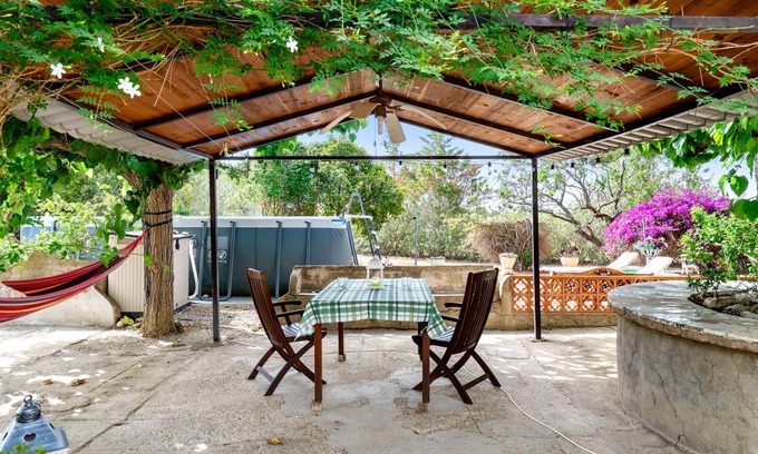 Botarell House | 50 m² House ∙ 1 bedroom ∙ 3 guests