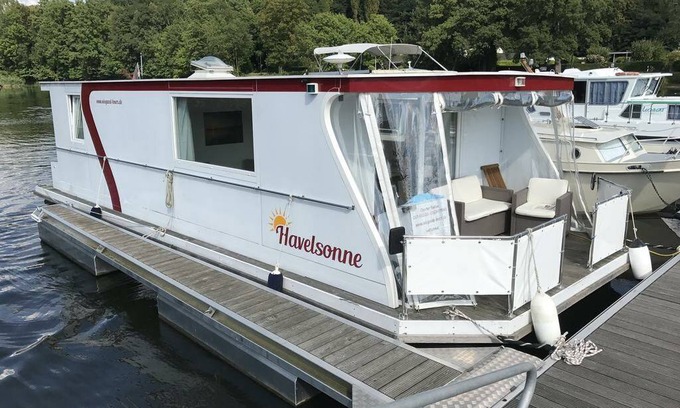 Rathenow Boat Rental | 50 m² Houseboat ∙ 1 bedroom ∙ 4 guests