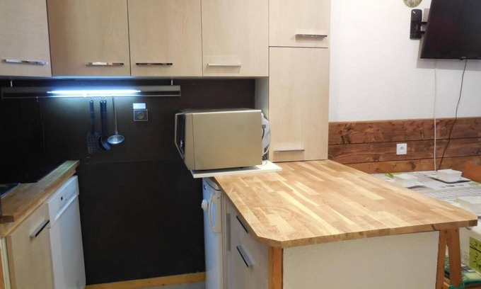 Bellentre Apartment | 50m from resort center, 2nd floor, balcony, tv, ski locker, 26m², Montchavin La Plagne