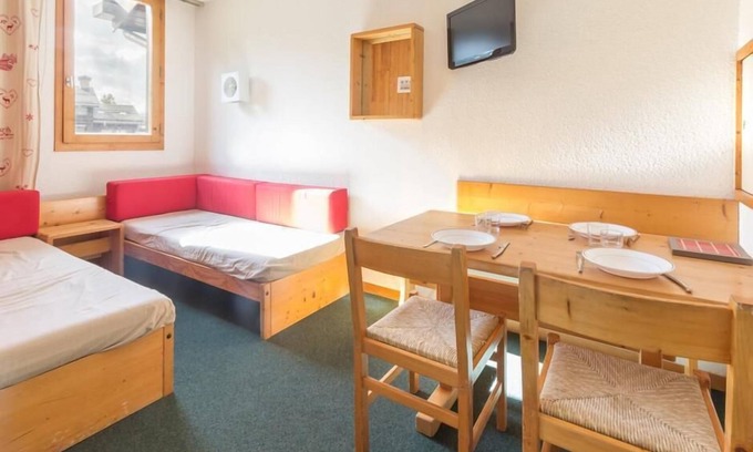 Bellentre Apartment | 50m from ski slopes, 2nd floor, balcony, tv, ski locker, 27m², Montchavin La Plagne