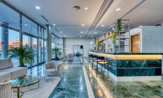 Loranca - Nuevo Versalles - Parque Miraflores Hotel | 52 m² Hotel ∙ 3 guests