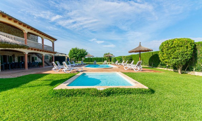 Sencelles Villa | 600 m² Villa ∙ 16 bedrooms ∙ 34 guests
