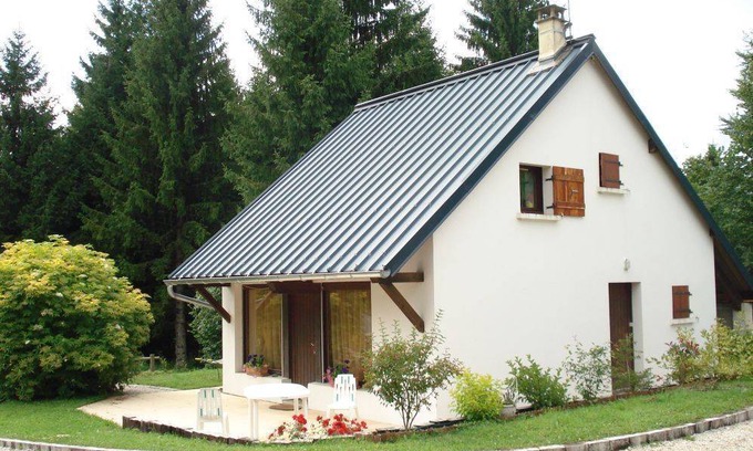 Le Poizat-Lalleyriat House | 70 m² Gîte ∙ 2 bedrooms ∙ 4 guests