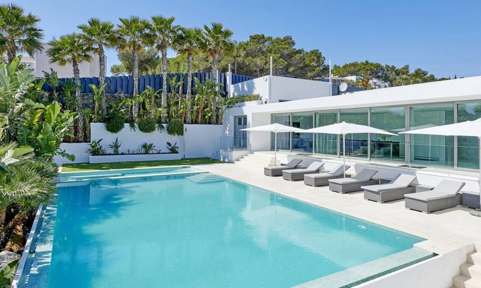 Cap Martinet Villa | 769 m² Villa ∙ 7 bedrooms ∙ 14 guests