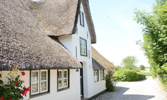 Midlum House | 80 m² House ∙ 2 bedrooms ∙ 3 guests