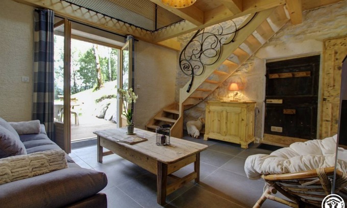 Saint-Germain-de-Joux House | 84 m² Gîte ∙ 1 bedroom ∙ 6 guests
