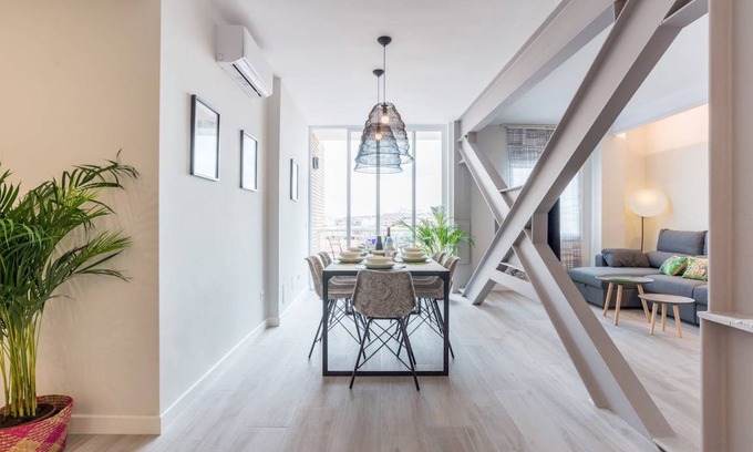 Ensanche Centro Apartment | 90 m² Apartment ∙ 2 bedrooms ∙ 5 guests