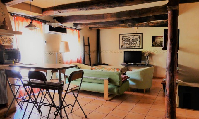 Erias House | 90 m² House ∙ 2 bedrooms ∙ 8 guests