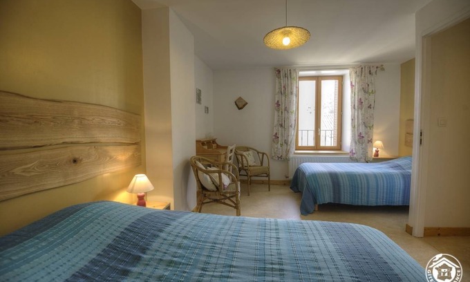 Boyeux-Saint-Jerome House | 94 m² Gîte ∙ 3 bedrooms ∙ 8 guests