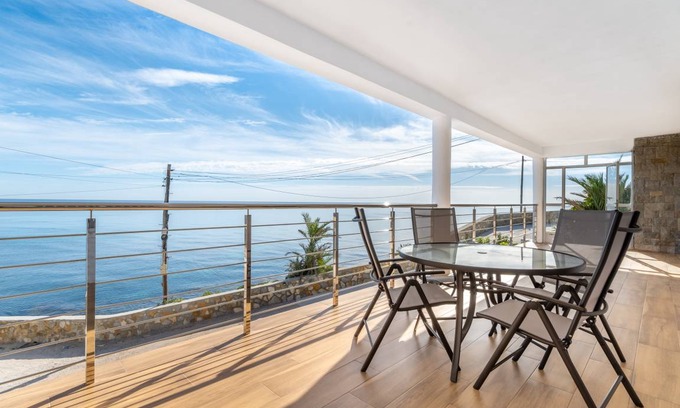 Torrevieja House | 95 m² House ∙ 3 bedrooms ∙ 6 guests