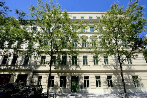 Vinohrady Apartment | 95 m² Serviced apartment ∙ 2 bedrooms ∙ 8 guests