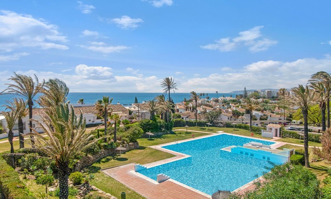 Bahia Dorada Apartment | Apartment "Bahia Dorada 4" with Sea View, Shared Pool & Wi-Fi