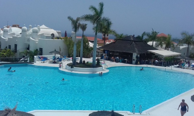 Costa Adeje Apartment | Apartment in a superb complex with 3 swimming pools, bar, Wifi near the sea