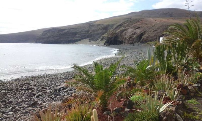 Playa Quemada Apartment | Apartment LUCICHO in Playa Quemada for 4 persons with terrace, views to the ocean, views of the volcanoes, WIFI and less than 10m to the sea