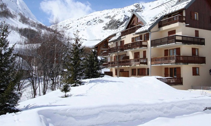 Saint-Sorlin-d'Arves Apartment | Apartment on slopes in St Jean d'Arves