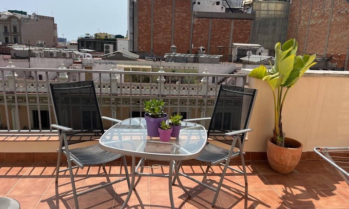 Dreta de l'Eixample Apartment | Apartment with private terrace and Wifi in the heart of Barcelona