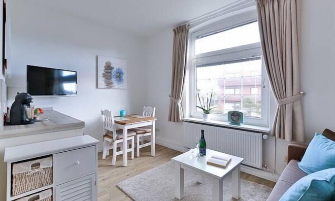 Wenningstedt-Braderup Apartment | App. 8 in strandnaher Lage - Bäderstil-Villa in Wenningstedt/Sylt