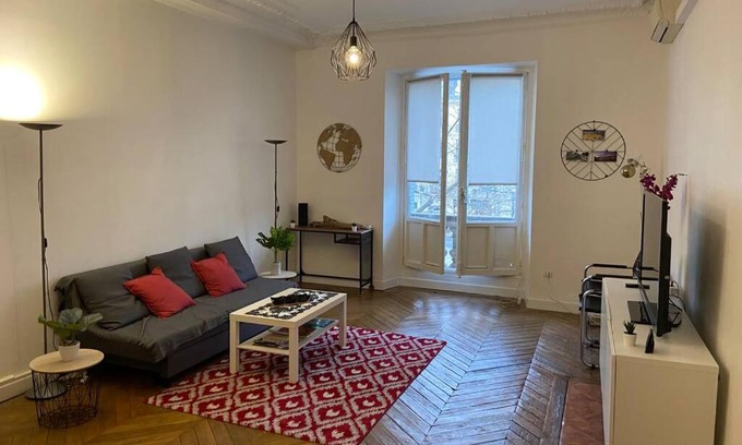 Beziers City Centre Apartment | Appartement Hausmannien Allées Paul Riquet vue sur Theatre ·