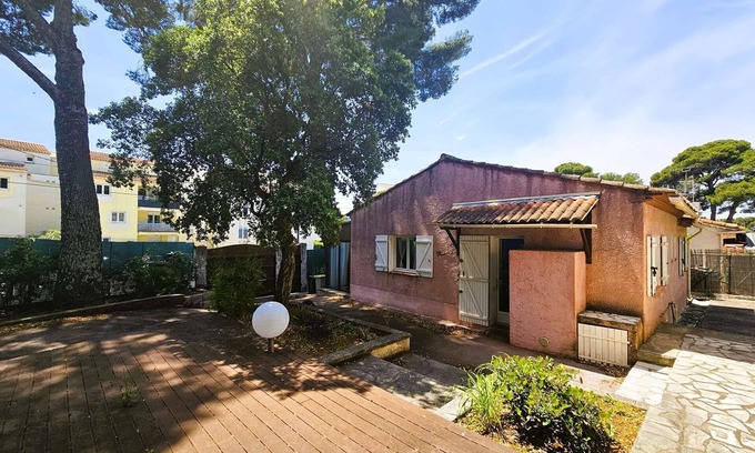Saint-Mandrier-sur-Mer House | At five min at walk of beach, very nice