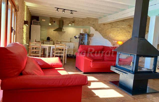 Zafra de Zancara Cottage | Cabin ∙ 9 bedrooms ∙ 5 guests
