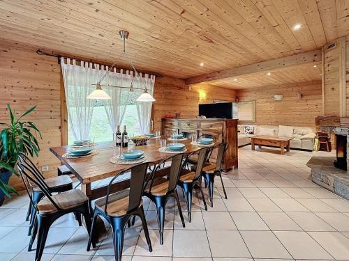 Le Corbier Ski Chalet | Chalet Savage 170m² près des pistes, Wi-Fi, parking, matériel bébé - FR-1-267-299