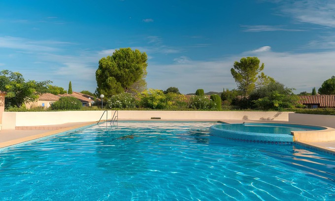 Eyguieres House | Charming 2-bedroom house with pool, WiFi, AC in peaceful Eyguières
