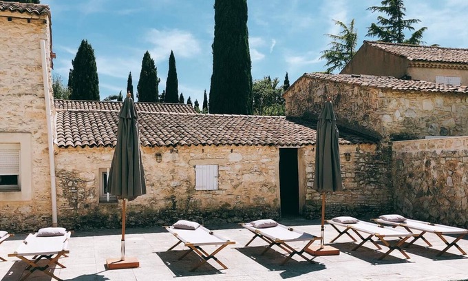 Aix-en-Provence Apartment | Charming studio in 19th century Provencal farmhouse with swimming pool