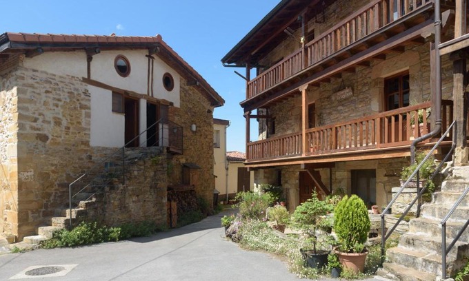 Rasines Hostel | Conjunto Rural la Tejedora. Albergue y estudios familiares.