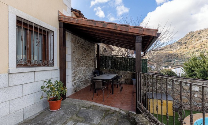 El Real de San Vicente House | Country House "La Fontanita" with Mountain View, Private Pool & Wi-Fi