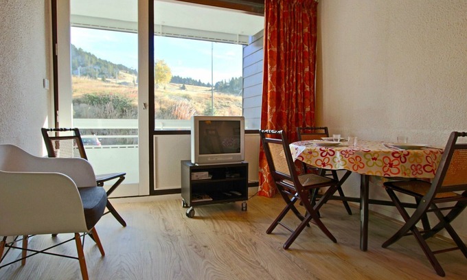 Chamrousse Apartment | Cozy 2-Room Apartment for 4, Ski-in/Ski-out, Near Daycare in Chamrousse